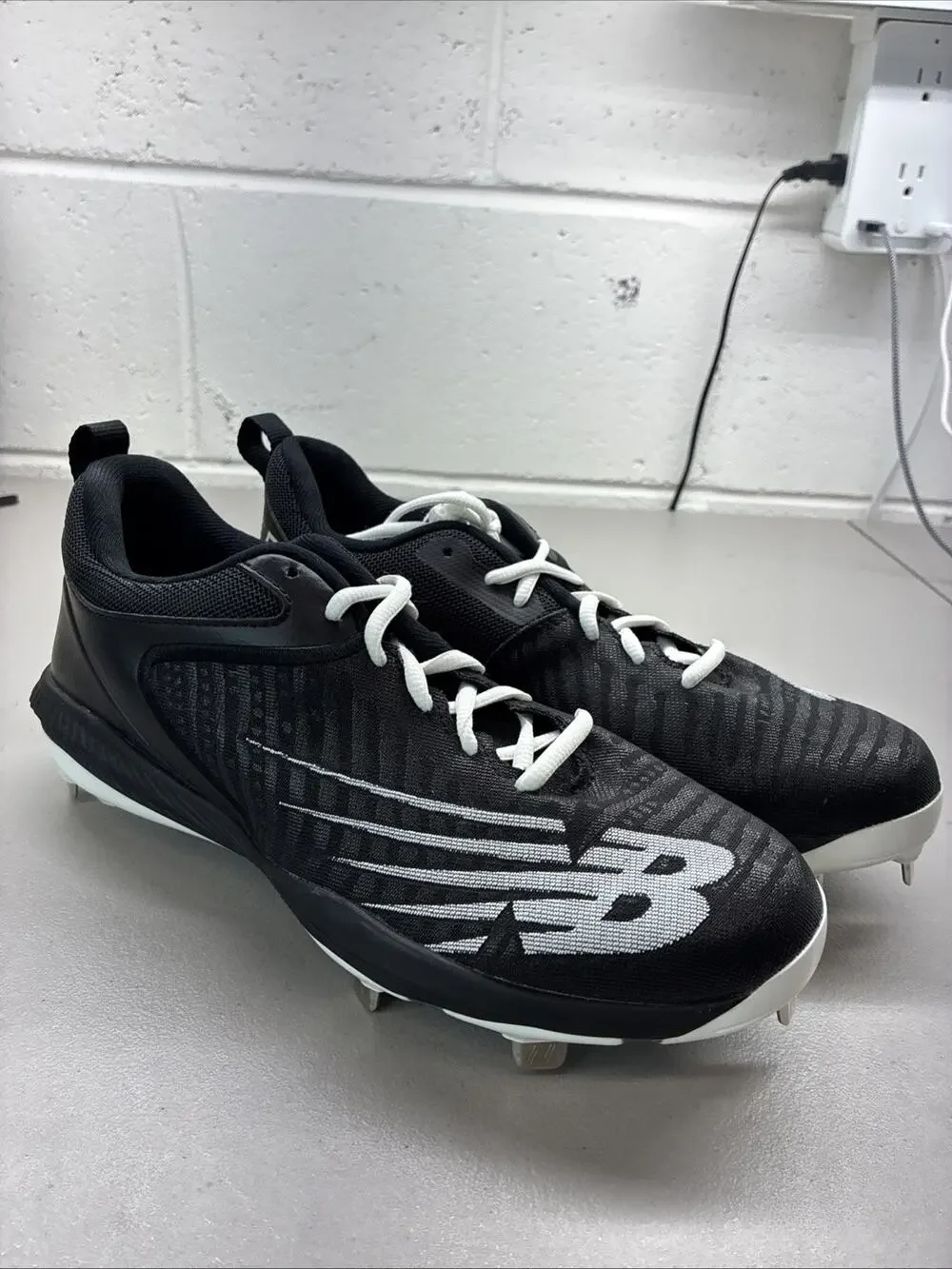 New Balance FuelCell 4040 v6 Metal Baseball Cleats Men’s Size 8 Black/White NEW